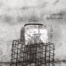 Cargar imagen en el visor de la galería, Cosmetiquera La Negra