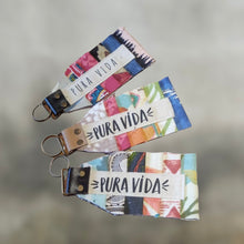 Cargar imagen en el visor de la galería, Llaveros de tela