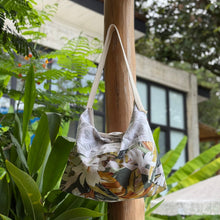 Cargar imagen en el visor de la galería, Rufina, impermeable
