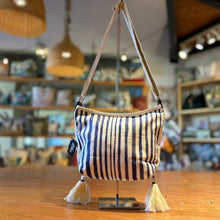 Cargar imagen en el visor de la galería, Cartera Penca estampada

