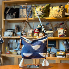 Cargar imagen en el visor de la galería, Cartera Penca estampada

