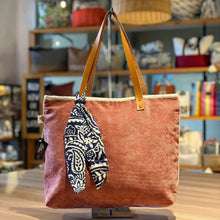Cargar imagen en el visor de la galería, Laura, bolso en set impermeable
