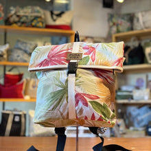Cargar imagen en el visor de la galería, Mochila Irazú, impermeable
