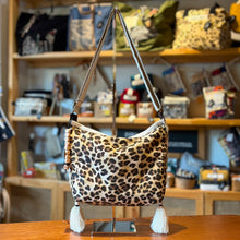Cargar imagen en el visor de la galería, Cartera Penca estampada
