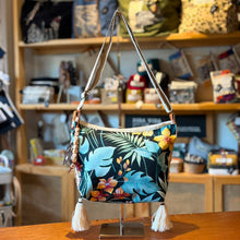 Cargar imagen en el visor de la galería, Cartera Penca estampada
