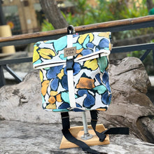 Cargar imagen en el visor de la galería, Mochila Irazú, impermeable
