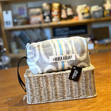 Cargar imagen en el visor de la galería, Indi, cosmetiquera impermeable
