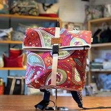 Cargar imagen en el visor de la galería, Mochila Irazú, impermeable
