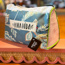 Cargar imagen en el visor de la galería, Cosmetiquera Salva
