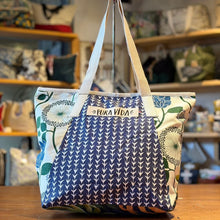 Cargar imagen en el visor de la galería, Roxy Bag, impermeable
