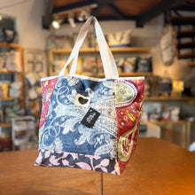 Cargar imagen en el visor de la galería, Victoria, tote impermeable
