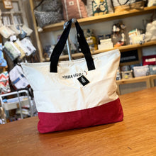 Cargar imagen en el visor de la galería, Bolso Celina, impermeable
