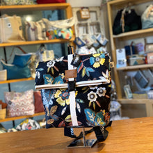 Cargar imagen en el visor de la galería, Mochila Irazú, impermeable
