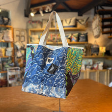 Cargar imagen en el visor de la galería, Victoria, tote impermeable
