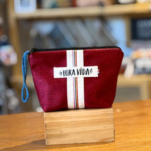 Cargar imagen en el visor de la galería, Cosmetiquera Madrid, impermeable
