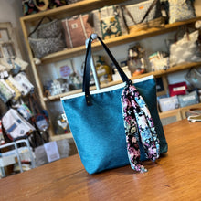 Cargar imagen en el visor de la galería, Laura, bolso en set impermeable
