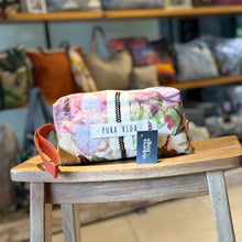 Cargar imagen en el visor de la galería, Indi, cosmetiquera impermeable
