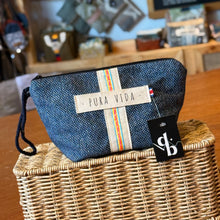 Cargar imagen en el visor de la galería, Cosmetiquera Madrid, impermeable
