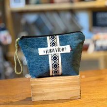 Cargar imagen en el visor de la galería, Cosmetiquera Madrid, impermeable
