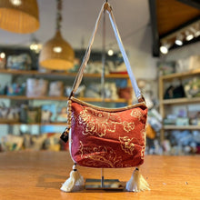 Cargar imagen en el visor de la galería, Cartera Penca estampada
