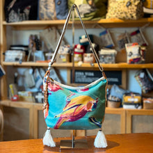 Cargar imagen en el visor de la galería, Cartera Penca estampada
