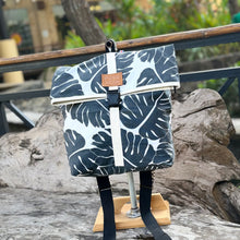 Cargar imagen en el visor de la galería, Mochila Irazú, impermeable
