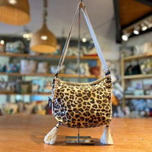 Cargar imagen en el visor de la galería, Cartera Penca estampada
