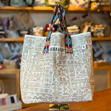 Load image into Gallery viewer, Flora Tote bag
