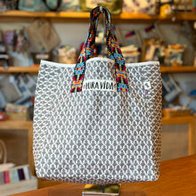 Load image into Gallery viewer, Flora Tote bag
