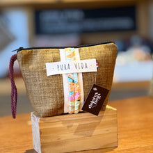 Cargar imagen en el visor de la galería, Cosmetiquera Madrid, impermeable
