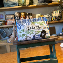 Cargar imagen en el visor de la galería, Cosmetiquera Salva
