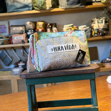 Cargar imagen en el visor de la galería, Cosmetiquera Salva
