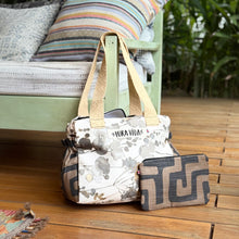 Cargar imagen en el visor de la galería, Maia, bolso impermeable
