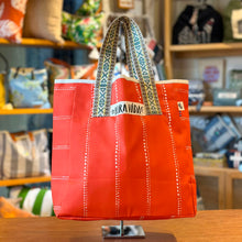 Load image into Gallery viewer, Flora Tote bag
