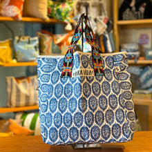 Load image into Gallery viewer, Flora Tote bag
