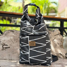 Cargar imagen en el visor de la galería, MOCHILA ARENAL, impermeable
