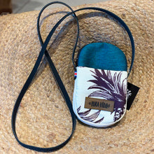 Cargar imagen en el visor de la galería, LAIA, cartera pequeña
