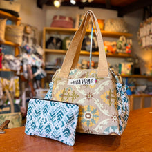 Cargar imagen en el visor de la galería, Maia, bolso impermeable
